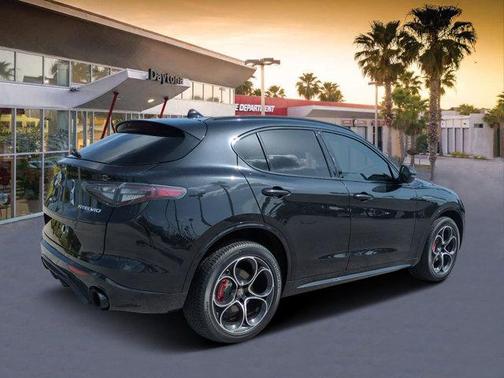 2025 Alfa Romeo Stelvio Base