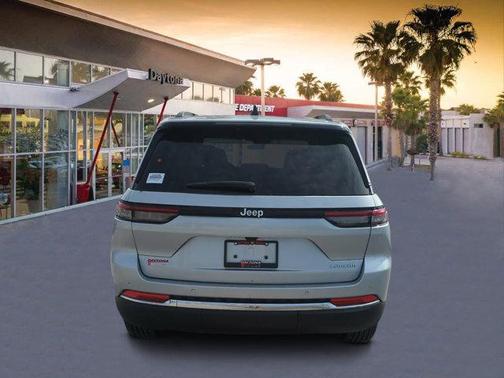 2025 Jeep Grand Cherokee Laredo X