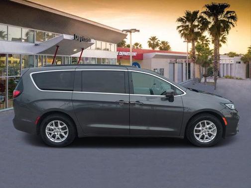 2022 Chrysler Pacifica Touring-L