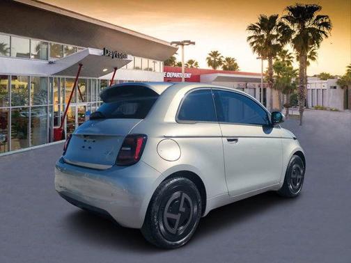2025 FIAT 500e Base