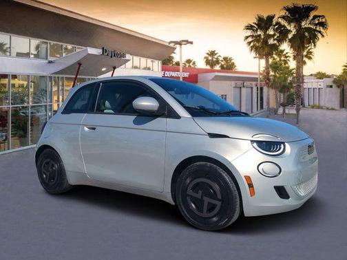 2025 FIAT 500e Base