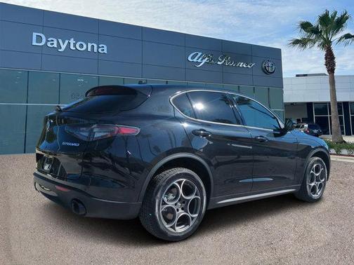 2025 Alfa Romeo Stelvio Base
