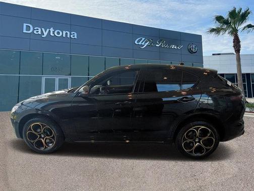 2025 Alfa Romeo Stelvio Base