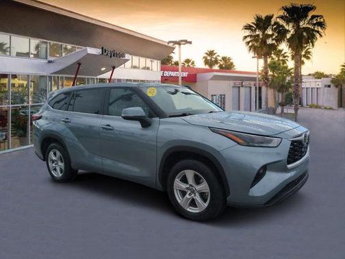 2024 Toyota Highlander LE