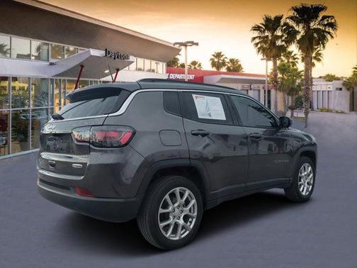 2023 Jeep Compass Latitude Lux