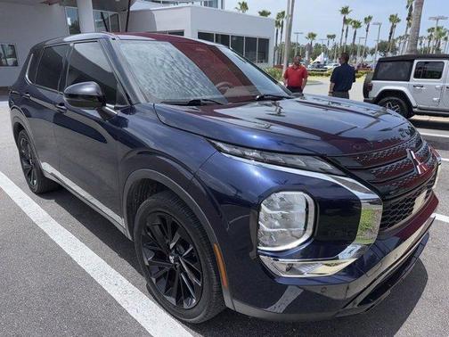 2022 Mitsubishi Outlander SE