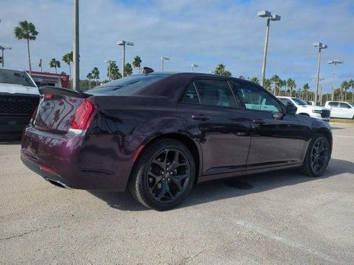 2021 Chrysler 300 Touring