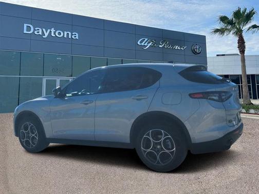 2025 Alfa Romeo Stelvio Base