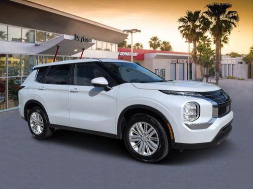 White 2024 Mitsubishi Outlander ES