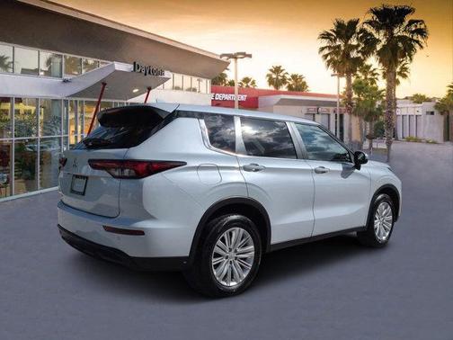 White 2024 Mitsubishi Outlander ES