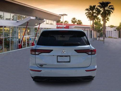 White 2024 Mitsubishi Outlander ES