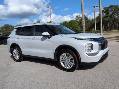 White 2024 Mitsubishi Outlander ES