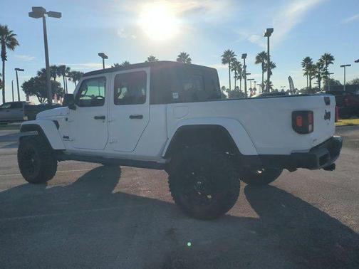 2022 Jeep Gladiator Sport