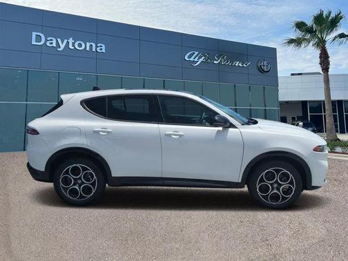 2025 Alfa Romeo Tonale Base