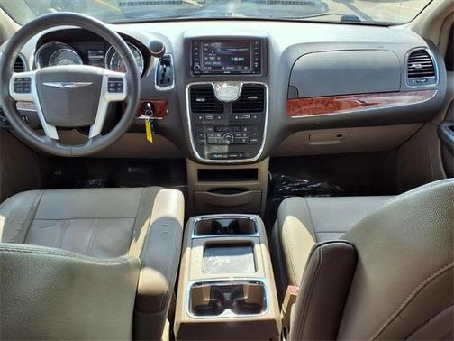 2016 Chrysler Town & Country Touring