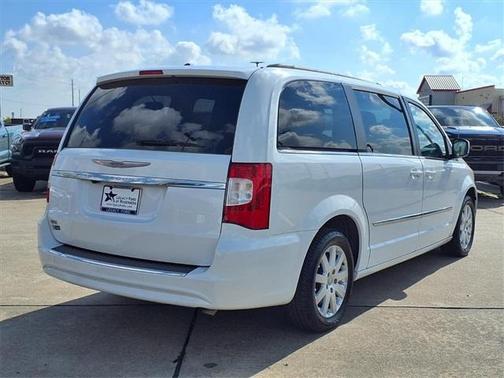 2016 Chrysler Town & Country Touring