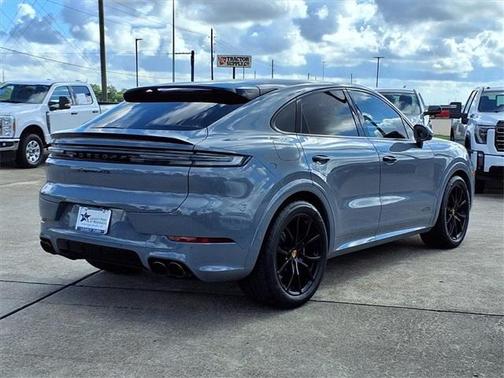 2025 Porsche Cayenne GTS