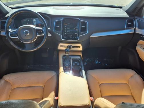 2018 Volvo XC90 T6 Momentum