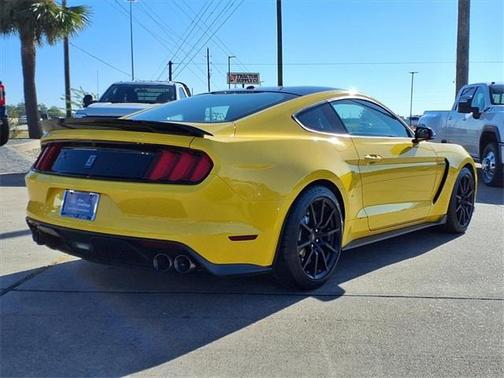 2017 Ford Shelby GT350 Base