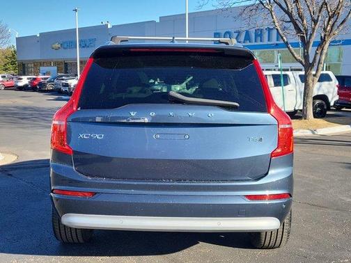 2022 Volvo XC90 T6 Momentum 7 Passenger