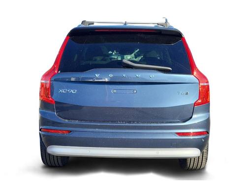 2022 Volvo XC90 T6 Momentum 7 Passenger