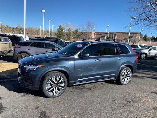 2022 Volvo XC90 T6 Momentum 7 Passenger