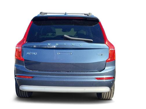 2022 Volvo XC90 T6 Momentum 7 Passenger