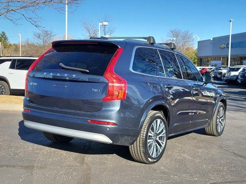 2022 Volvo XC90 T6 Momentum 7 Passenger