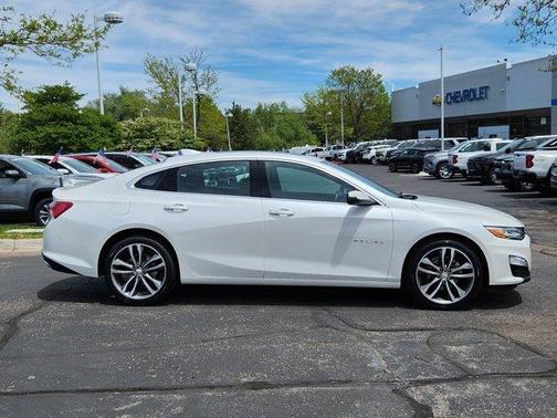 Iridescent Pearl Tricoat 2019 Chevrolet Malibu Premier