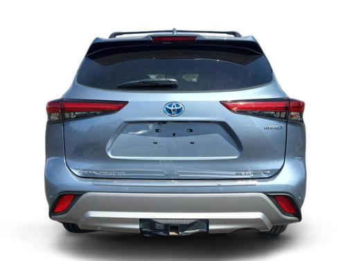 2022 Toyota Highlander Hybrid Platinum