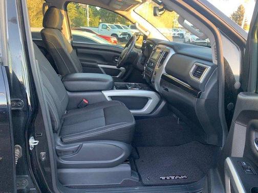 2017 Nissan Titan SV