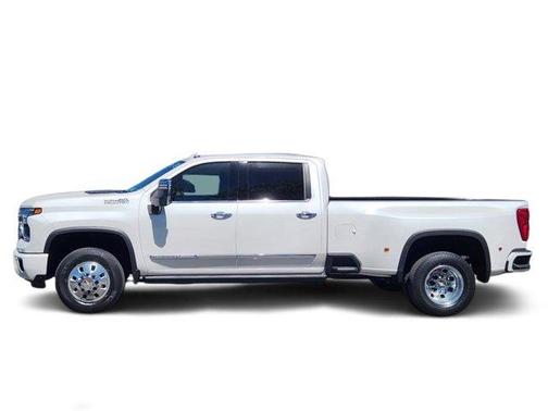 Iridescent Pearl Tricoat 2025 Chevrolet Silverado 3500 High Country