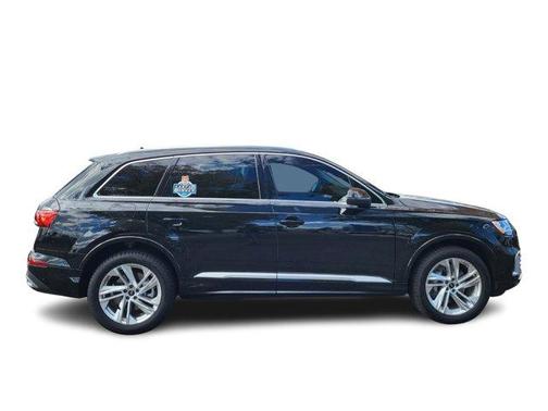 2022 Audi Q7 55 Premium Plus