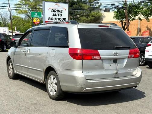 2004 Toyota Sienna LE