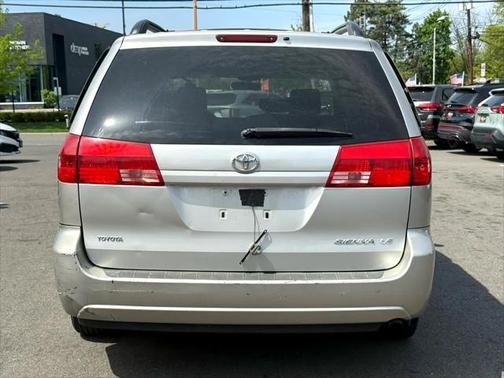 2004 Toyota Sienna LE
