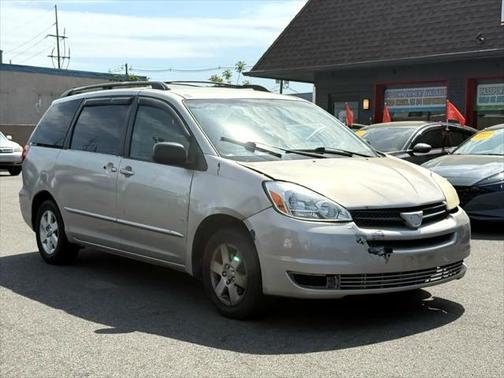 2004 Toyota Sienna LE
