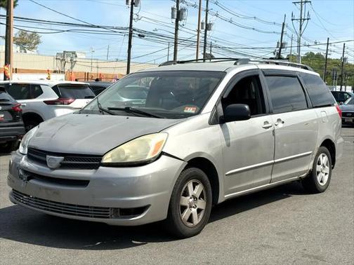 2004 Toyota Sienna LE