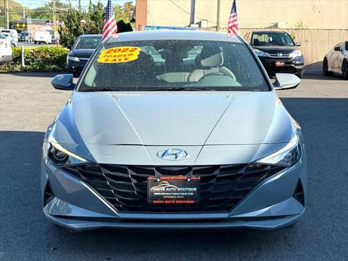2022 Hyundai ELANTRA SE