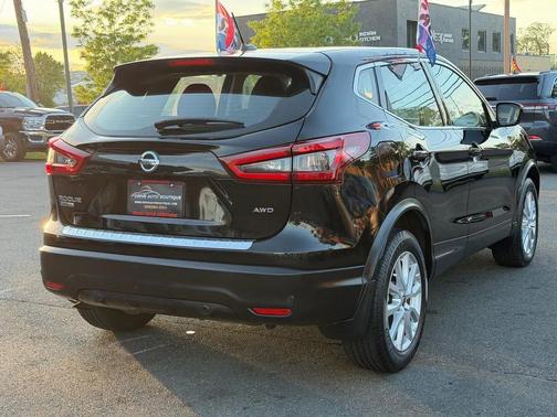 Magnetic Black Pearl 2020 Nissan Rogue Sport SL