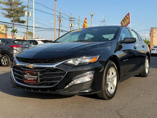 Mosaic Black Metallic 2023 Chevrolet Malibu FWD 1LT