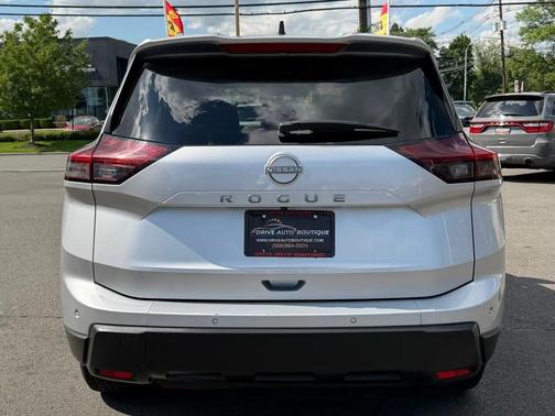 Brilliant Silver Metallic 2024 Nissan Rogue S