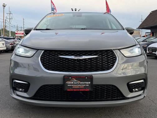 Gray 2023 Chrysler Pacifica Touring L
