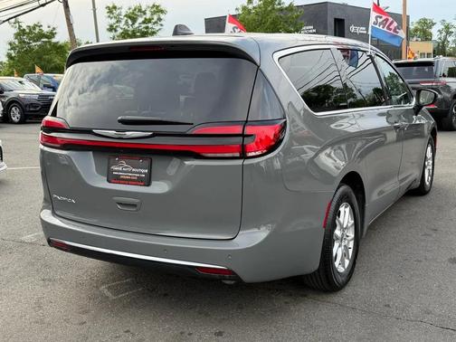 Gray 2023 Chrysler Pacifica Touring L
