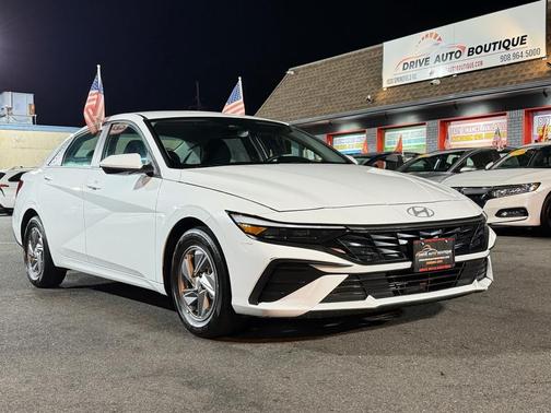 2025 Hyundai ELANTRA SE