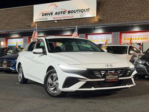 2025 Hyundai ELANTRA SE