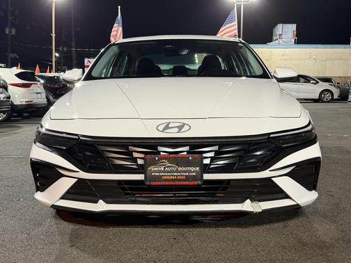 2025 Hyundai ELANTRA SE