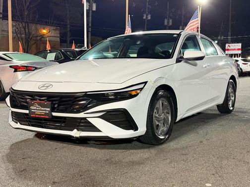 2025 Hyundai ELANTRA SE