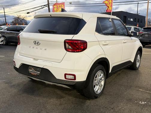 2022 Hyundai VENUE SE