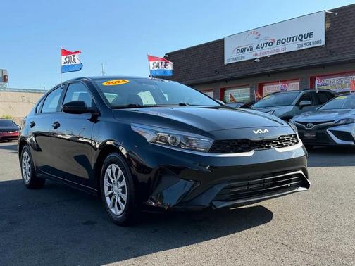 Aurora Black 2024 Kia Forte LX