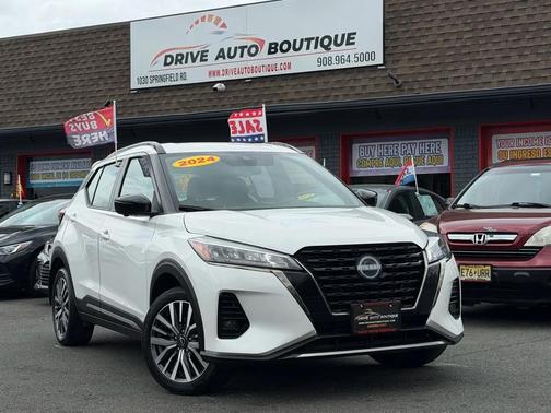 White 2024 Nissan Kicks SR